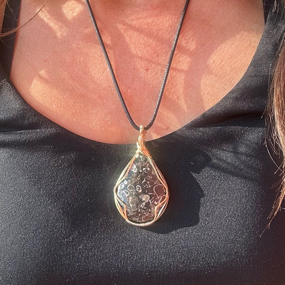 Tarnish Resistant Gold Grounding Copper Turritella Stone Leather Cord Necklace - Picture 9 of 13